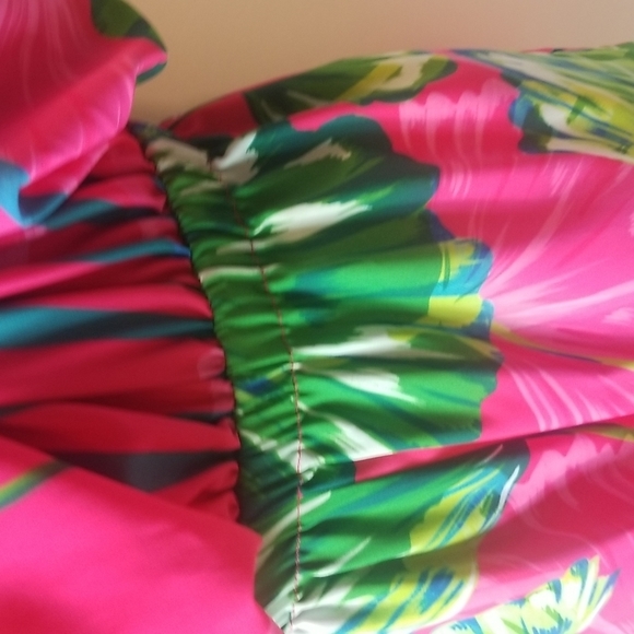 CHLOE OLIVER PINK & GREEN TROPICAL PRINT SHORT ROMPER - Picture 5 of 10